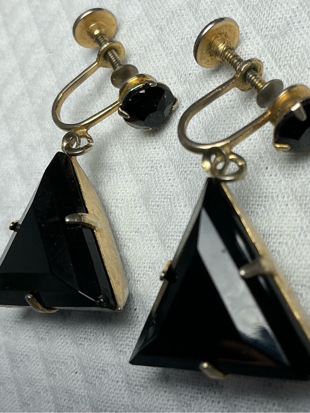 VTG 1940s Art Deco Black Glass Triangle Dangle Screw Back Earrings